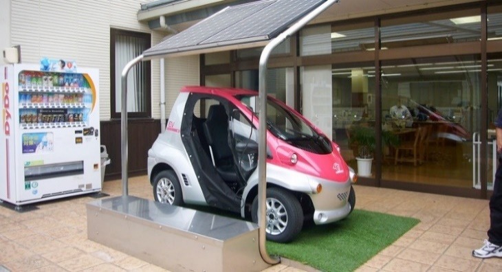 ソーラーカーポートによるEV充電ステーション